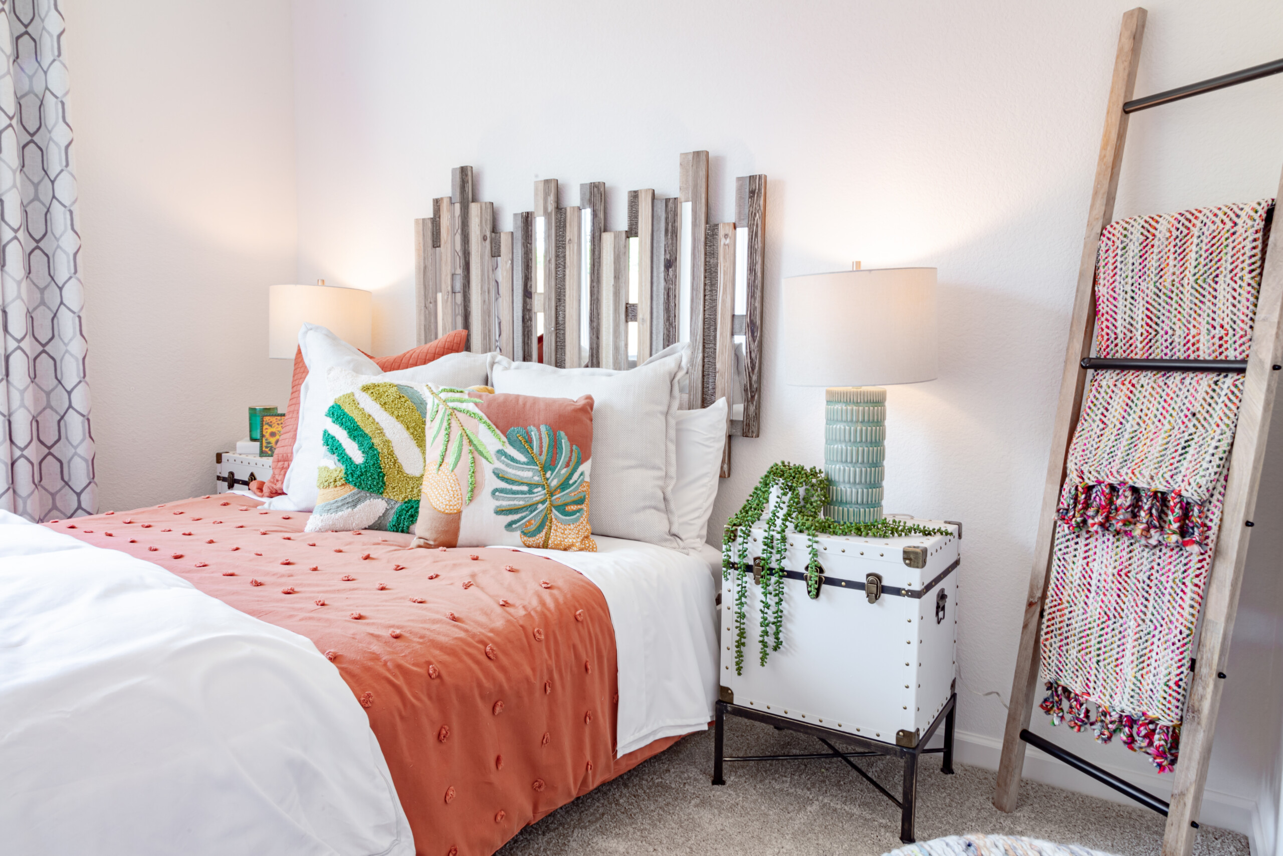 colorful-bedroom-staging