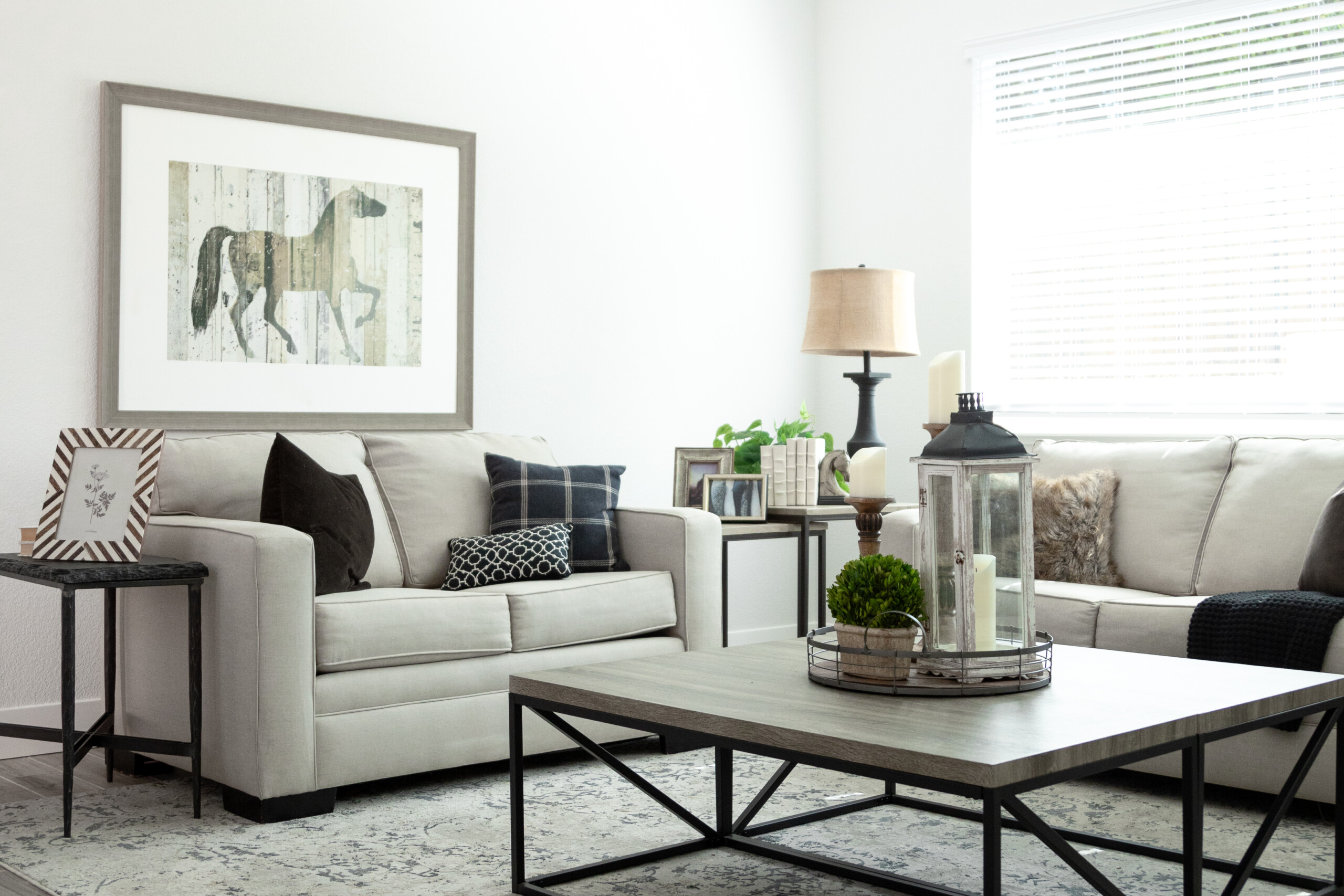 neutral-livingroom-home-staging